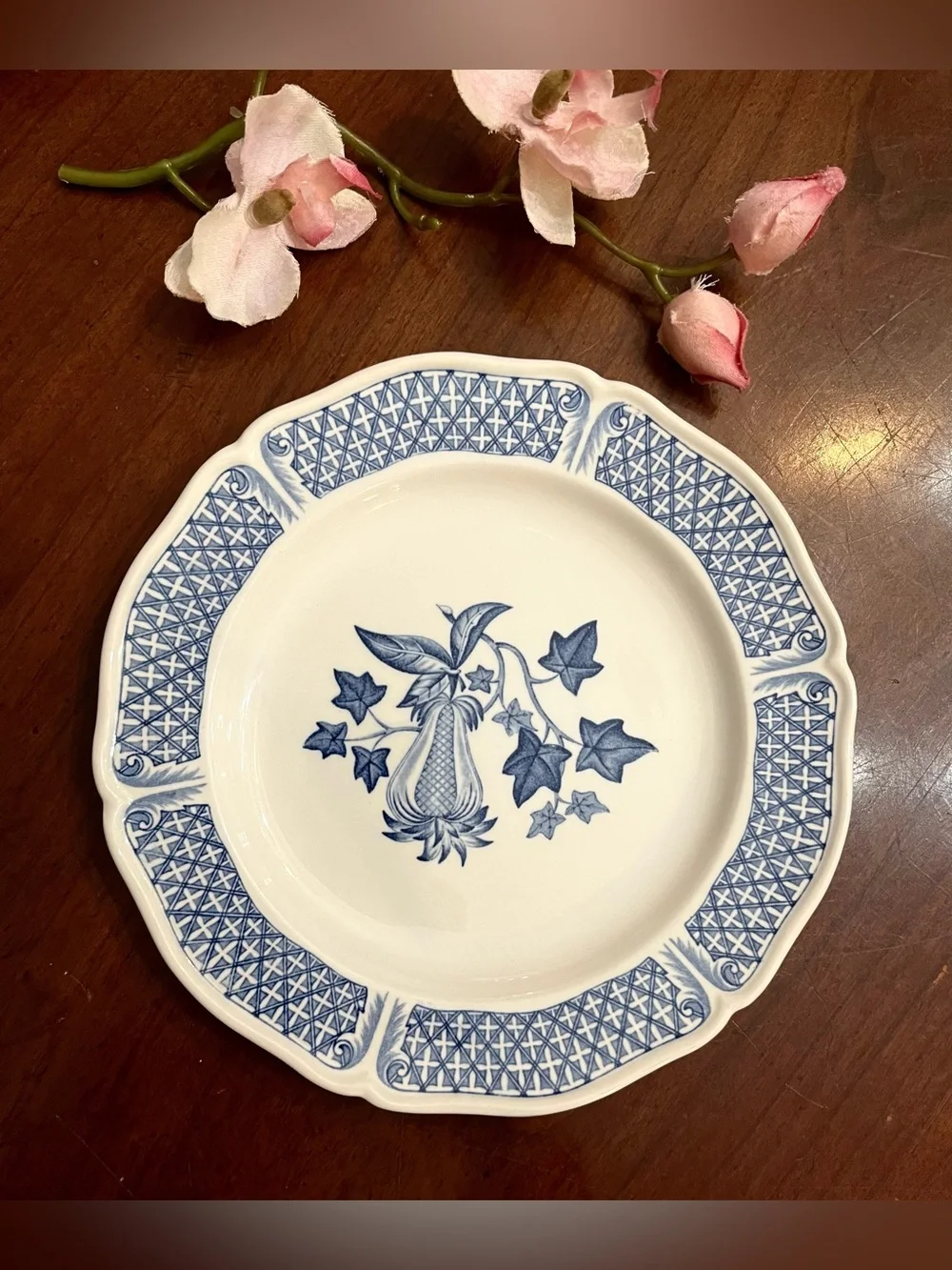 Vintage 1965 Wedgwood Avocado Blue 7.25